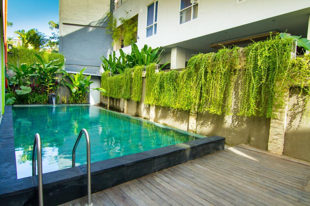 Hotel Urban Styles Hitz Kuta à Kuta Lombok Extérieur photo