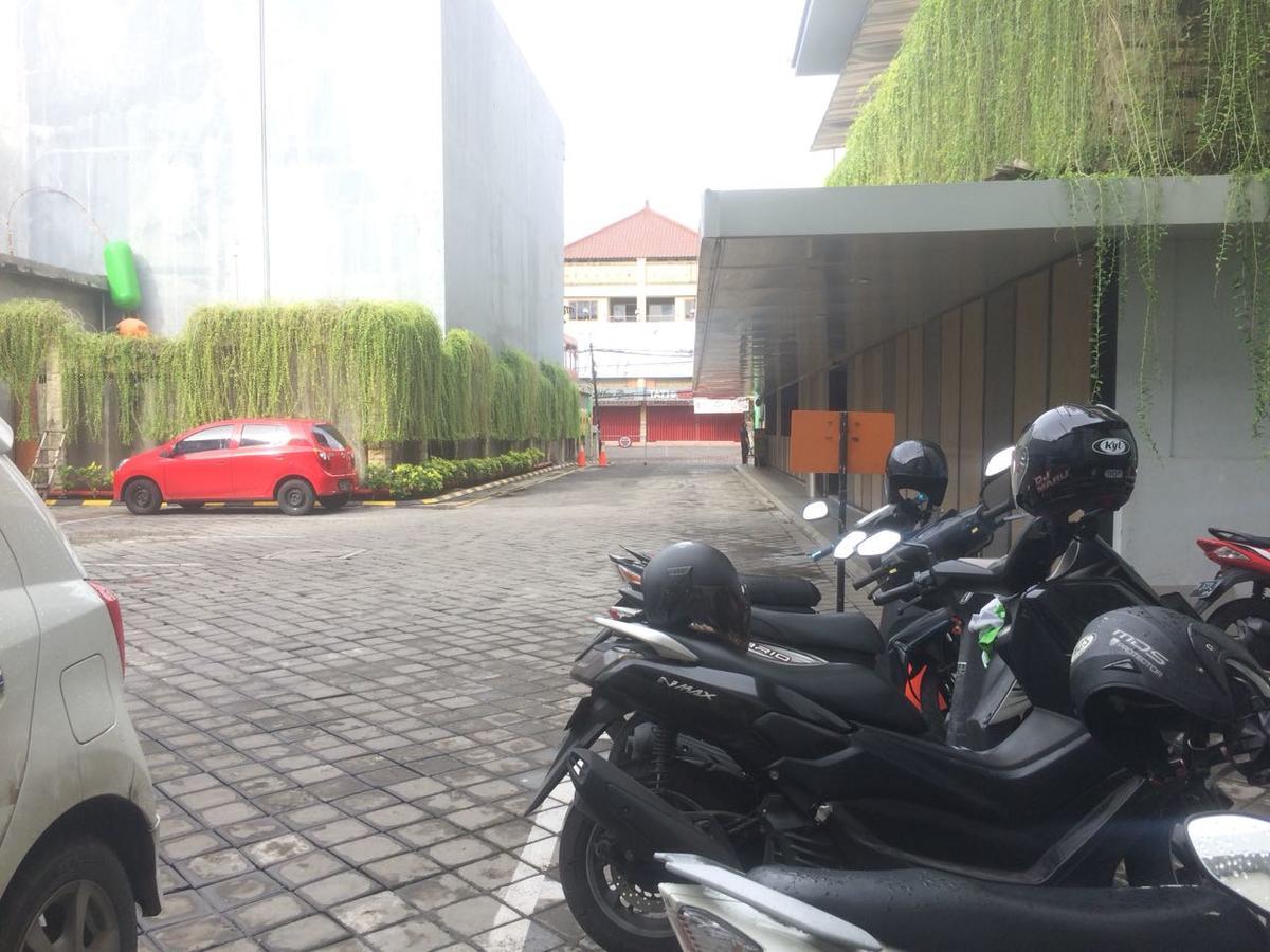 Hotel Urban Styles Hitz Kuta à Kuta Lombok Extérieur photo